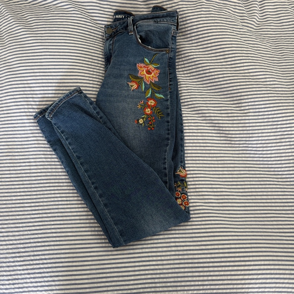 Old navy rockstar -Floral Embroidered Women Jeans